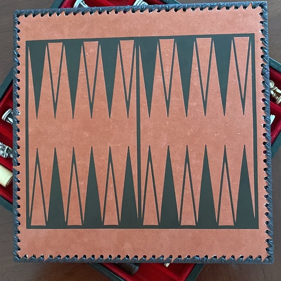 Chess Set-Self Contained. - Picture 12 of 16